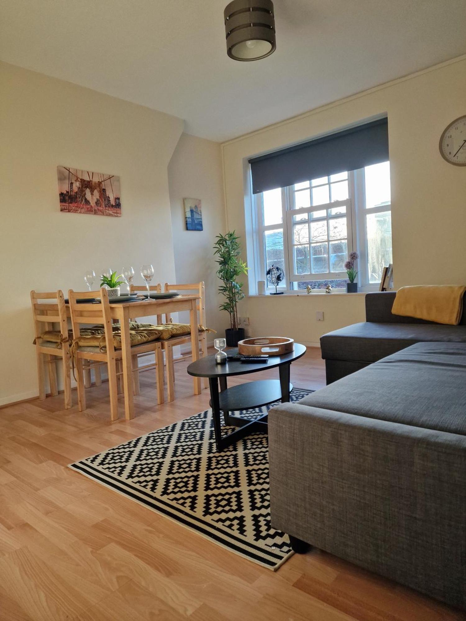 Central Location Лондон Экстерьер фото